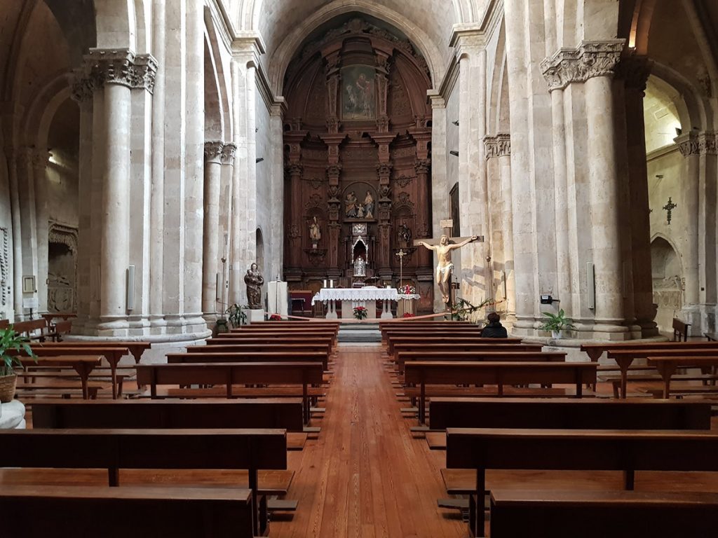 Interior Iglesia de San Martín de Tours (Salamanca)