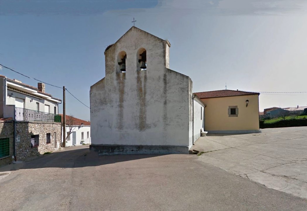 Iglesia de Santiago Apóstol (La Rinconada de la Sierra) - parte lateral